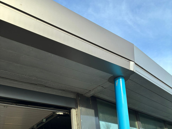 Herstel zetwerk na aanrijdschade bij Silverdome Zoetermeer